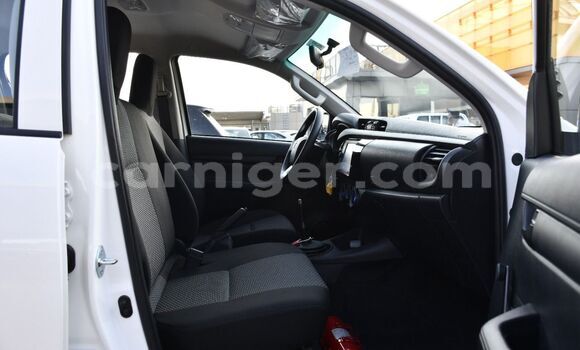 Acheter Neuf Voiture Toyota Hilux Blanc à Tahoua, Tahoua Acheter Neuf Voiture Toyota Hilux Blanc à Tahoua, Tahoua