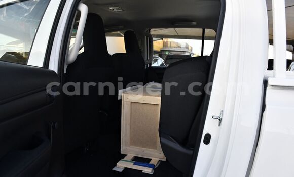 Acheter Neuf Voiture Toyota Hilux Blanc à Tahoua, Tahoua Acheter Neuf Voiture Toyota Hilux Blanc à Tahoua, Tahoua