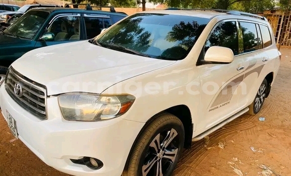 Acheter Occasion Voiture Toyota Highlander Blanc à Niamey, Niamey Acheter Occasion Voiture Toyota Highlander Blanc à Niamey, Niamey