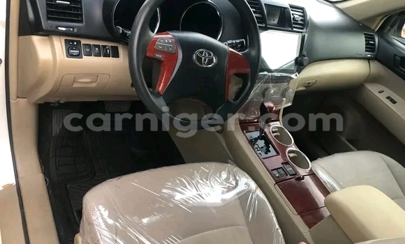 Acheter Occasion Voiture Toyota Highlander Blanc à Birni N'Gaoure, Dosso Region Acheter Occasion Voiture Toyota Highlander Blanc à Birni N'Gaoure, Dosso Region