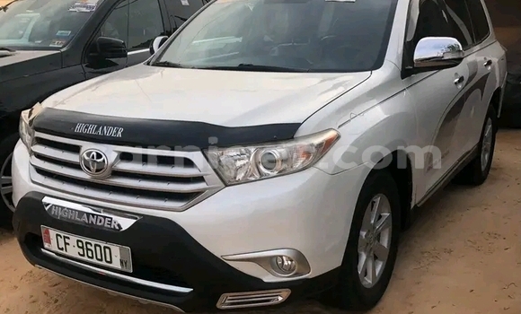 Acheter Occasion Voiture Toyota Highlander Blanc à Birni N'Gaoure, Dosso Region Acheter Occasion Voiture Toyota Highlander Blanc à Birni N'Gaoure, Dosso Region