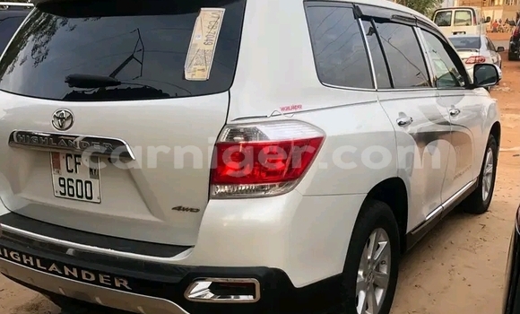 Acheter Occasion Voiture Toyota Highlander Blanc à Birni N'Gaoure, Dosso Region Acheter Occasion Voiture Toyota Highlander Blanc à Birni N'Gaoure, Dosso Region