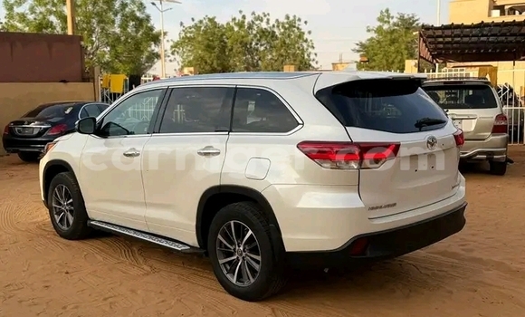 Acheter Occasion Voiture Toyota RAV4 Blanc à Goure, Zinder Acheter Occasion Voiture Toyota RAV4 Blanc à Goure, Zinder