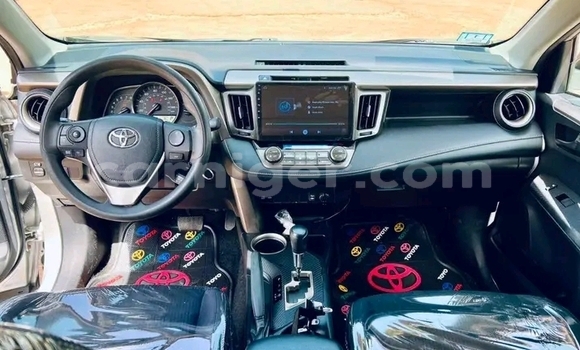 Acheter Occasion Voiture Toyota RAV4 Blanc à Niamey, Niamey Acheter Occasion Voiture Toyota RAV4 Blanc à Niamey, Niamey