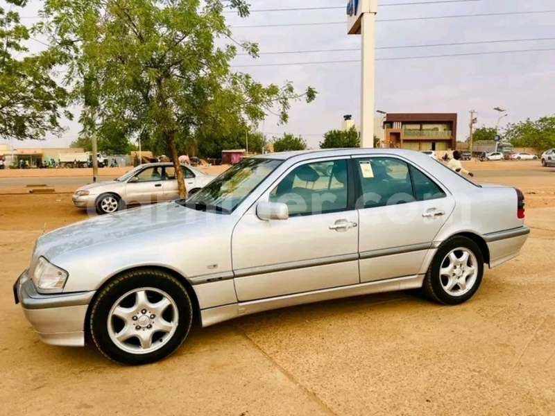 Big with watermark mercedes benz 300cd agadez bilma 8490