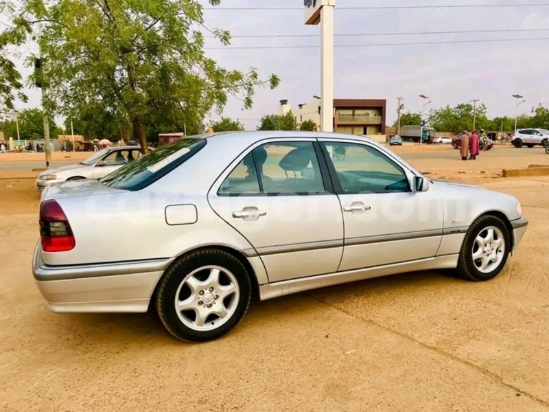 Big with watermark mercedes benz 300cd agadez bilma 8490