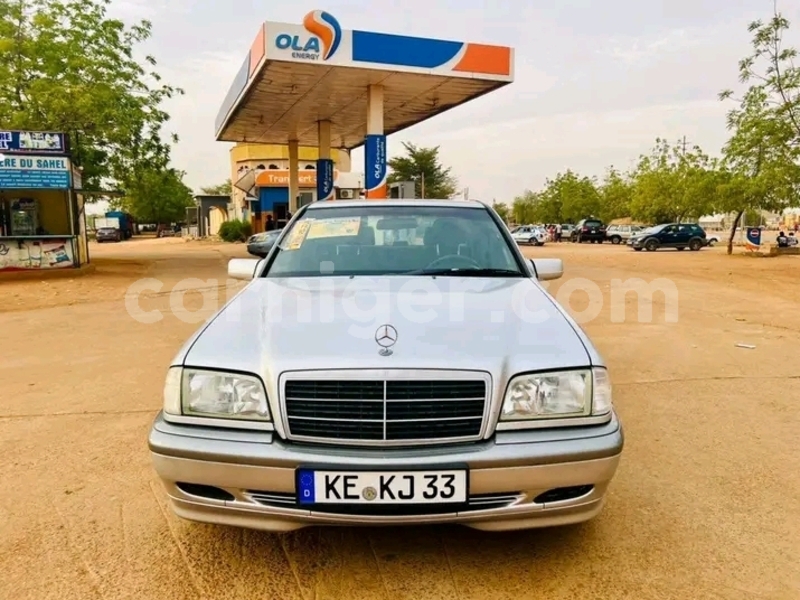 Big with watermark mercedes benz 300cd agadez bilma 8490