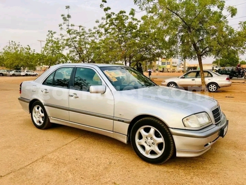 Big with watermark mercedes benz 300cd agadez bilma 8490