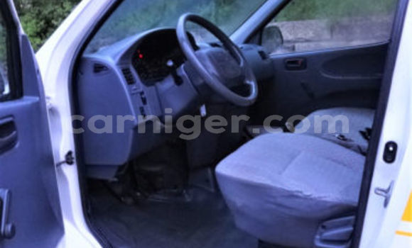 Sayi Na hannu Toyota HiAce White Babbar mota in Agadez a Agadez Sayi Na hannu Toyota HiAce White Babbar mota in Agadez a Agadez