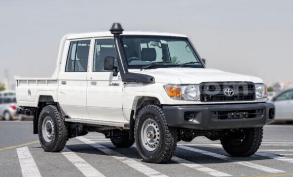 Buy Used Toyota Land Cruiser White Car in Niamey in Niamey Buy Used Toyota Land Cruiser White Car in Niamey in Niamey