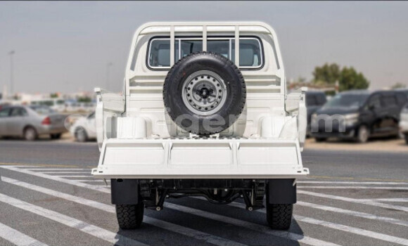 Buy Used Toyota Land Cruiser White Car in Niamey in Niamey Buy Used Toyota Land Cruiser White Car in Niamey in Niamey