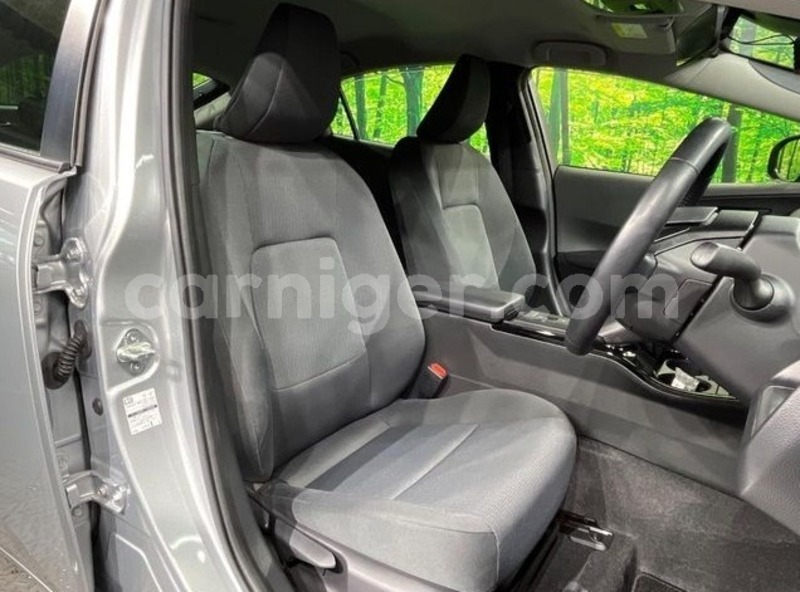 Big with watermark toyota prius tahoua tchintabaraden 8495