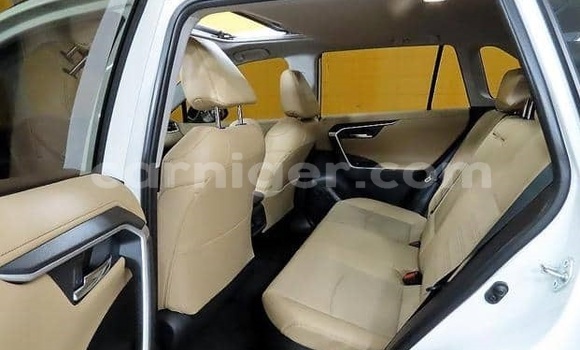 Buy Used Toyota RAV4 White Car in Niamey in Niamey Buy Used Toyota RAV4 White Car in Niamey in Niamey