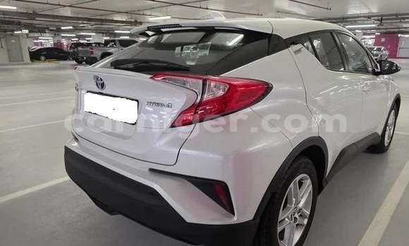 Buy Used Toyota C-HR White Car in Niamey in Niamey Buy Used Toyota C-HR White Car in Niamey in Niamey