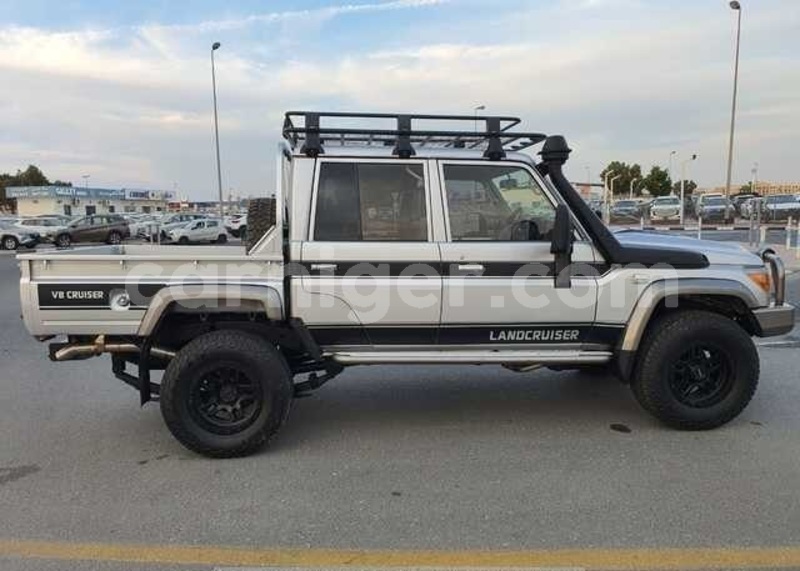 Big with watermark toyota land cruiser tillabery tera 8510