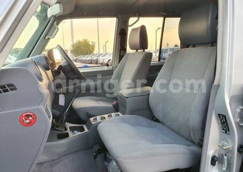 Big with watermark toyota land cruiser tillabery tera 8510