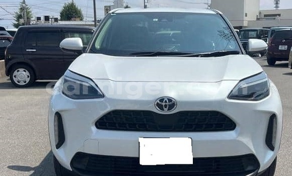 اشتري مستعمل Toyota Yaris White سيارة في نيامي في نيامي