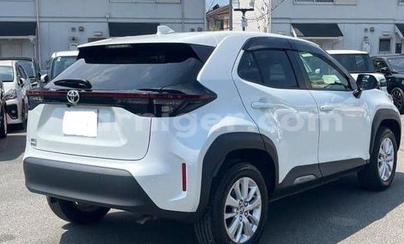 Buy Used Toyota Yaris White Car in Niamey in Niamey Buy Used Toyota Yaris White Car in Niamey in Niamey
