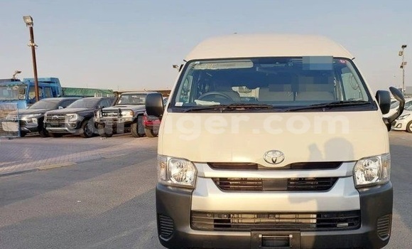 Buy Used Toyota Hiace White Car in Niamey in Niamey Buy Used Toyota Hiace White Car in Niamey in Niamey