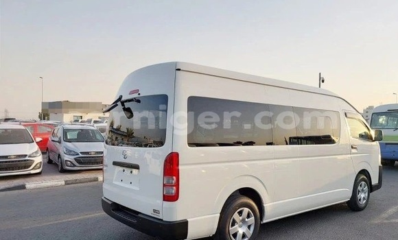 Buy Used Toyota Hiace White Car in Niamey in Niamey Buy Used Toyota Hiace White Car in Niamey in Niamey
