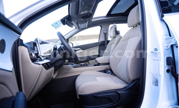 Buy Used Kia Sportage White Car in Niamey in Niamey Buy Used Kia Sportage White Car in Niamey in Niamey