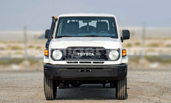 Buy Used Toyota Land Cruiser White Car in Niamey in Niamey Buy Used Toyota Land Cruiser White Car in Niamey in Niamey