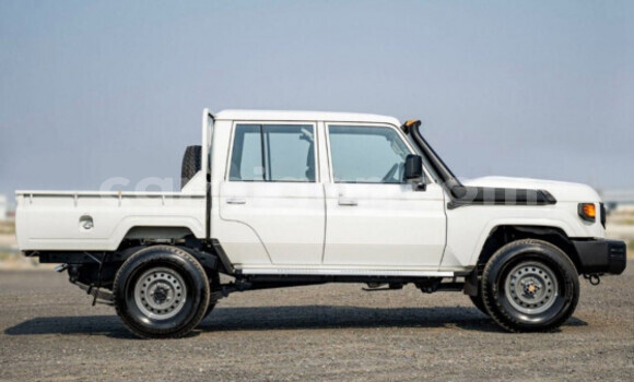 Buy Used Toyota Land Cruiser White Car in Niamey in Niamey Buy Used Toyota Land Cruiser White Car in Niamey in Niamey