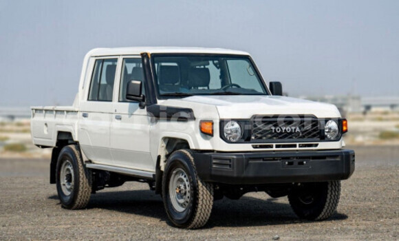 Buy Used Toyota Land Cruiser White Car in Niamey in Niamey Buy Used Toyota Land Cruiser White Car in Niamey in Niamey