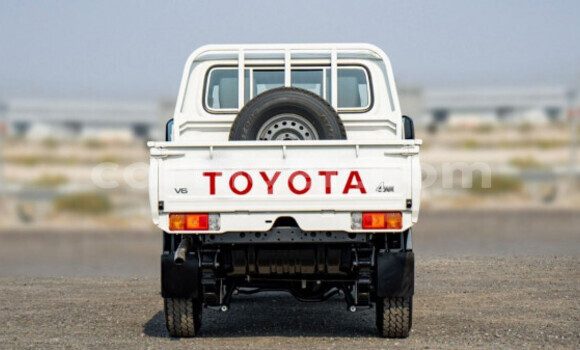 Buy Used Toyota Land Cruiser White Car in Niamey in Niamey Buy Used Toyota Land Cruiser White Car in Niamey in Niamey
