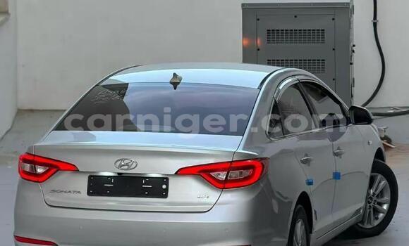 اشتري مستعمل Hyundai Sonata Silver سيارة في أغاديز في أغاديز اشتري مستعمل Hyundai Sonata Silver سيارة في أغاديز في أغاديز