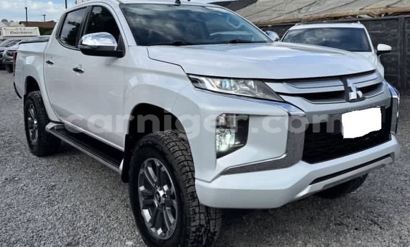 Acheter Occasion Voiture Mitsubishi L200 Blanc à Niamey, Niamey
