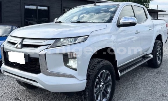 اشتري مستعمل Mitsubishi L200 White سيارة في نيامي في نيامي اشتري مستعمل Mitsubishi L200 White سيارة في نيامي في نيامي