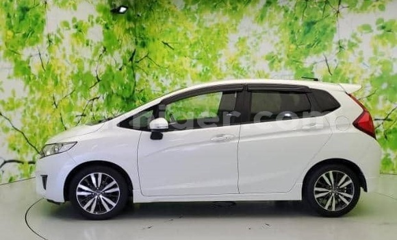 اشتري مستعمل Honda FIT White سيارة في نيامي في نيامي اشتري مستعمل Honda FIT White سيارة في نيامي في نيامي