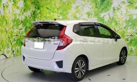 اشتري مستعمل Honda FIT White سيارة في نيامي في نيامي اشتري مستعمل Honda FIT White سيارة في نيامي في نيامي