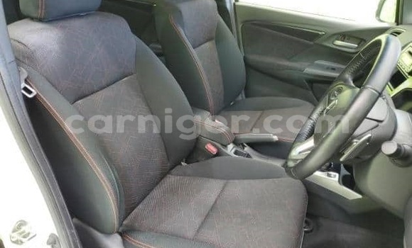 اشتري مستعمل Honda FIT White سيارة في نيامي في نيامي اشتري مستعمل Honda FIT White سيارة في نيامي في نيامي