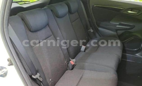 اشتري مستعمل Honda FIT White سيارة في نيامي في نيامي اشتري مستعمل Honda FIT White سيارة في نيامي في نيامي