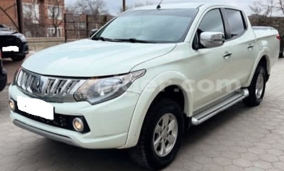 Acheter Occasion Voiture Mitsubishi L200 Blanc à Niamey, Niamey Acheter Occasion Voiture Mitsubishi L200 Blanc à Niamey, Niamey