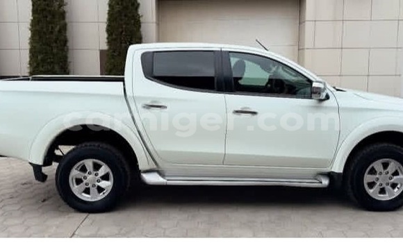 Acheter Occasion Voiture Mitsubishi L200 Blanc à Niamey, Niamey Acheter Occasion Voiture Mitsubishi L200 Blanc à Niamey, Niamey