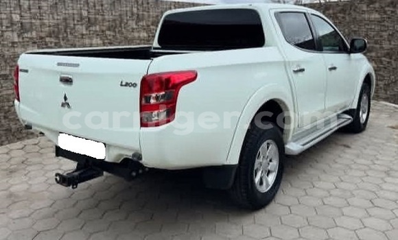 Acheter Occasion Voiture Mitsubishi L200 Blanc à Niamey, Niamey Acheter Occasion Voiture Mitsubishi L200 Blanc à Niamey, Niamey