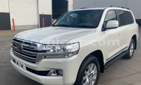 اشتري مستعمل Toyota Land Cruiser White سيارة في نيامي في نيامي