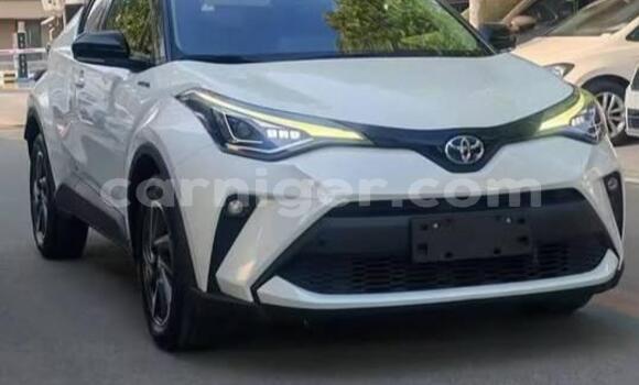 اشتري مستعمل Toyota C-HR White سيارة في نيامي في نيامي اشتري مستعمل Toyota C-HR White سيارة في نيامي في نيامي