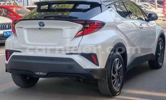 اشتري مستعمل Toyota C-HR White سيارة في نيامي في نيامي اشتري مستعمل Toyota C-HR White سيارة في نيامي في نيامي