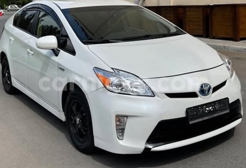 Big with watermark toyota prius niamey niamey 8583