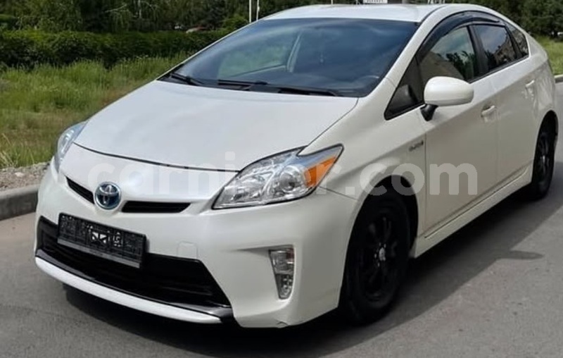 Big with watermark toyota prius niamey niamey 8583