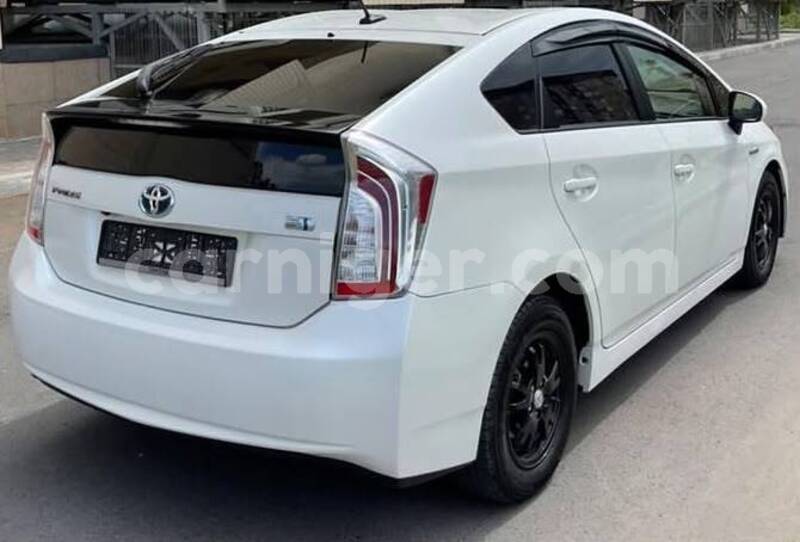 Big with watermark toyota prius niamey niamey 8583