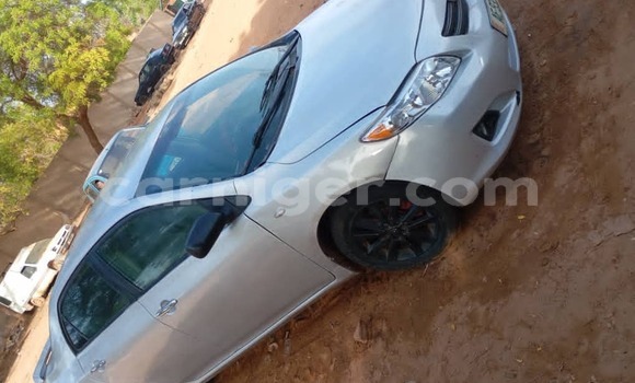 اشتري مستعمل Toyota Corolla Silver سيارة في نيامي في نيامي