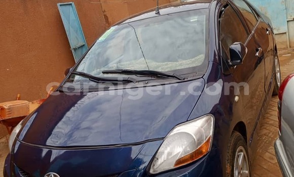 اشتري مستعمل Toyota Yaris Blue سيارة في نيامي في نيامي