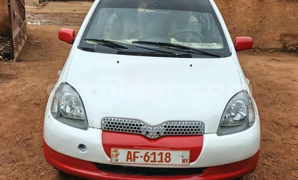 اشتري مستعمل Toyota Yaris White سيارة في نيامي في نيامي
