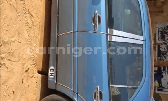 Buy Used Mercedes‒Benz C–Class Blue Car in Niamey in Niamey Buy Used Mercedes‒Benz C–Class Blue Car in Niamey in Niamey