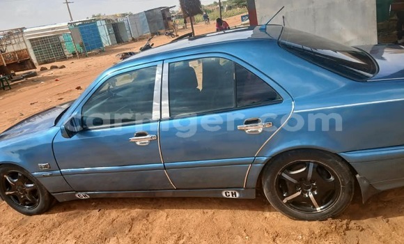 Buy Used Mercedes‒Benz C–Class Blue Car in Niamey in Niamey Buy Used Mercedes‒Benz C–Class Blue Car in Niamey in Niamey